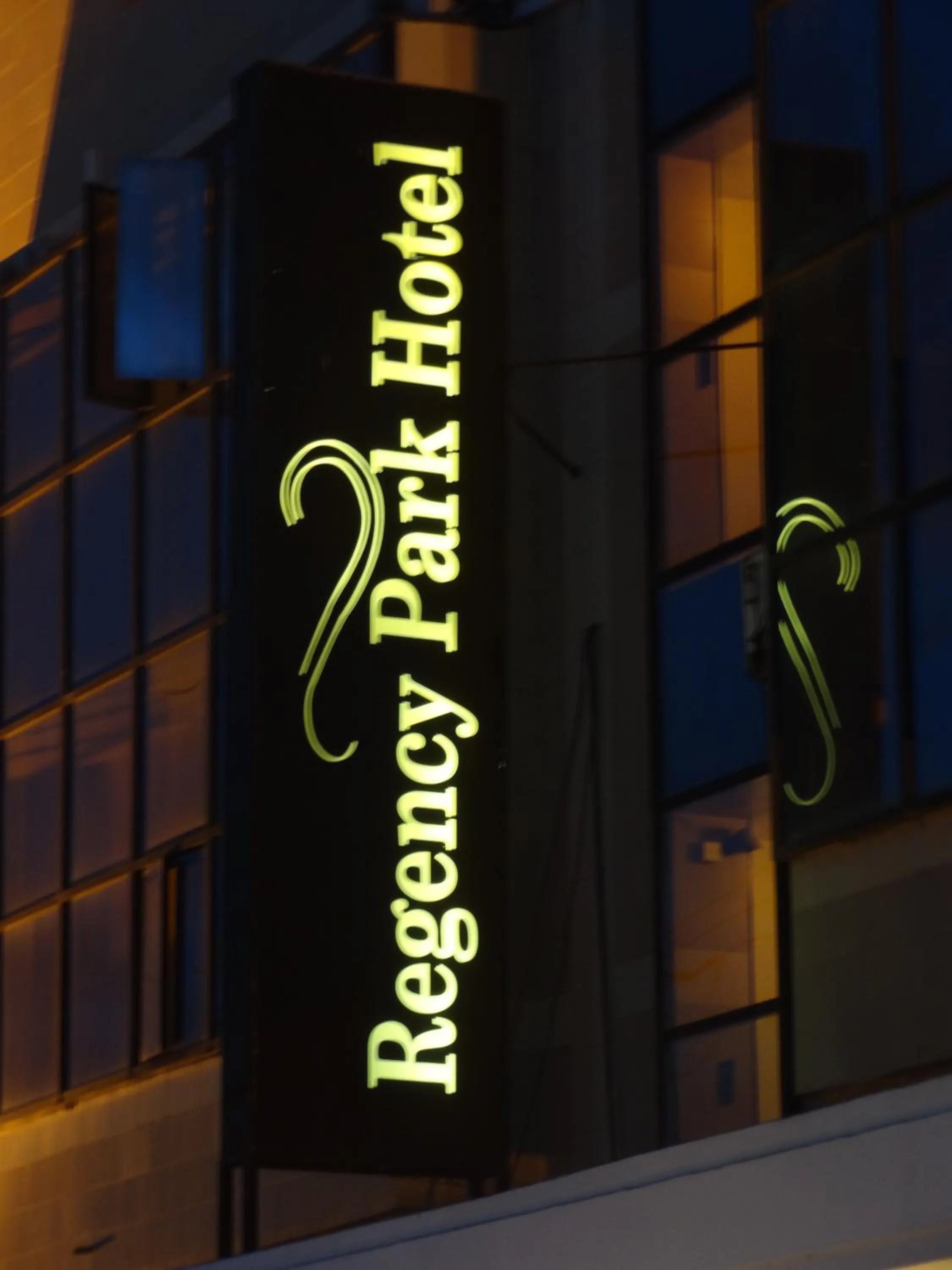 Facade/entrance in Regency Park Hotel