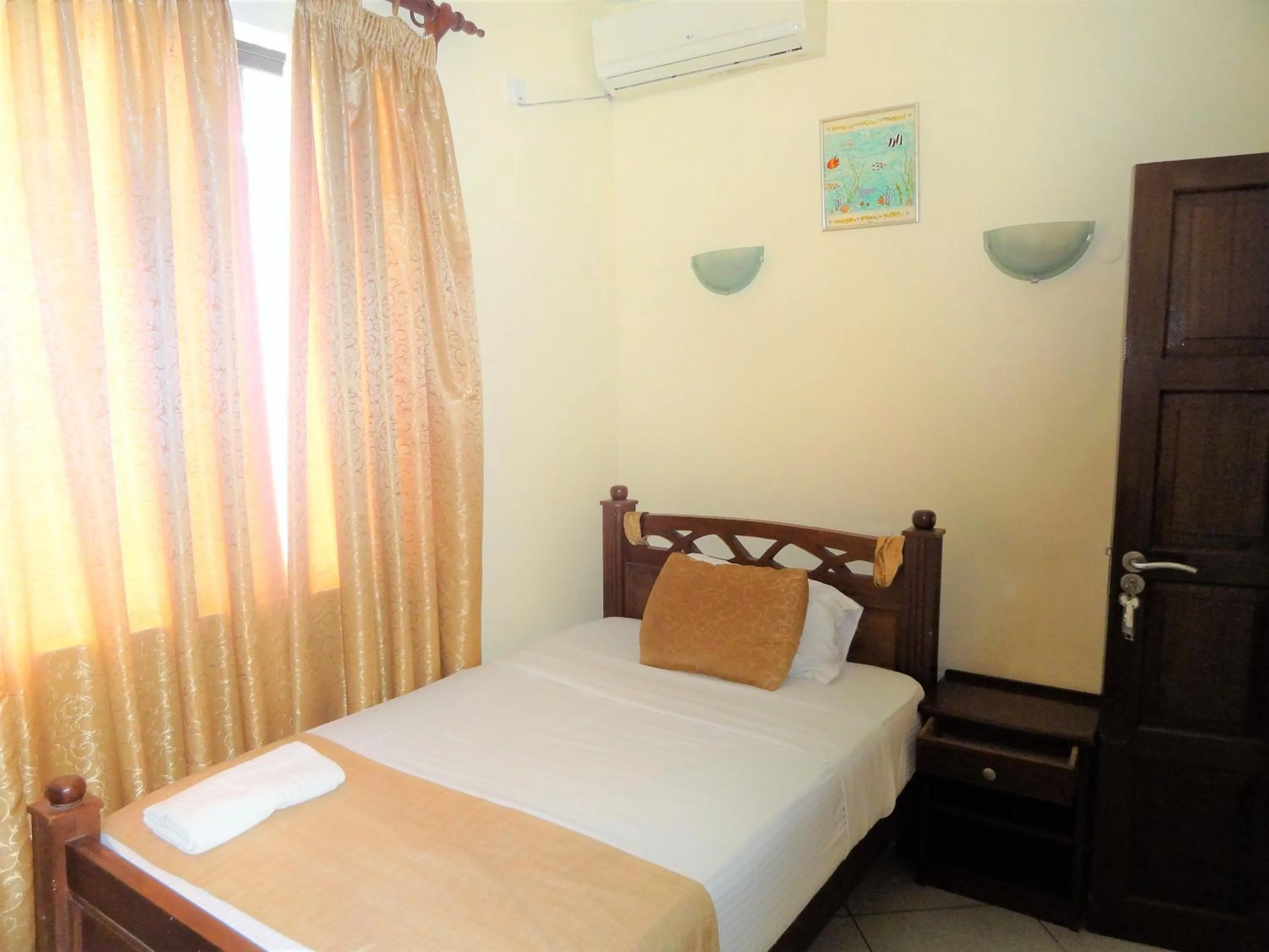 Bedroom, Bed in Regency Park Hotel