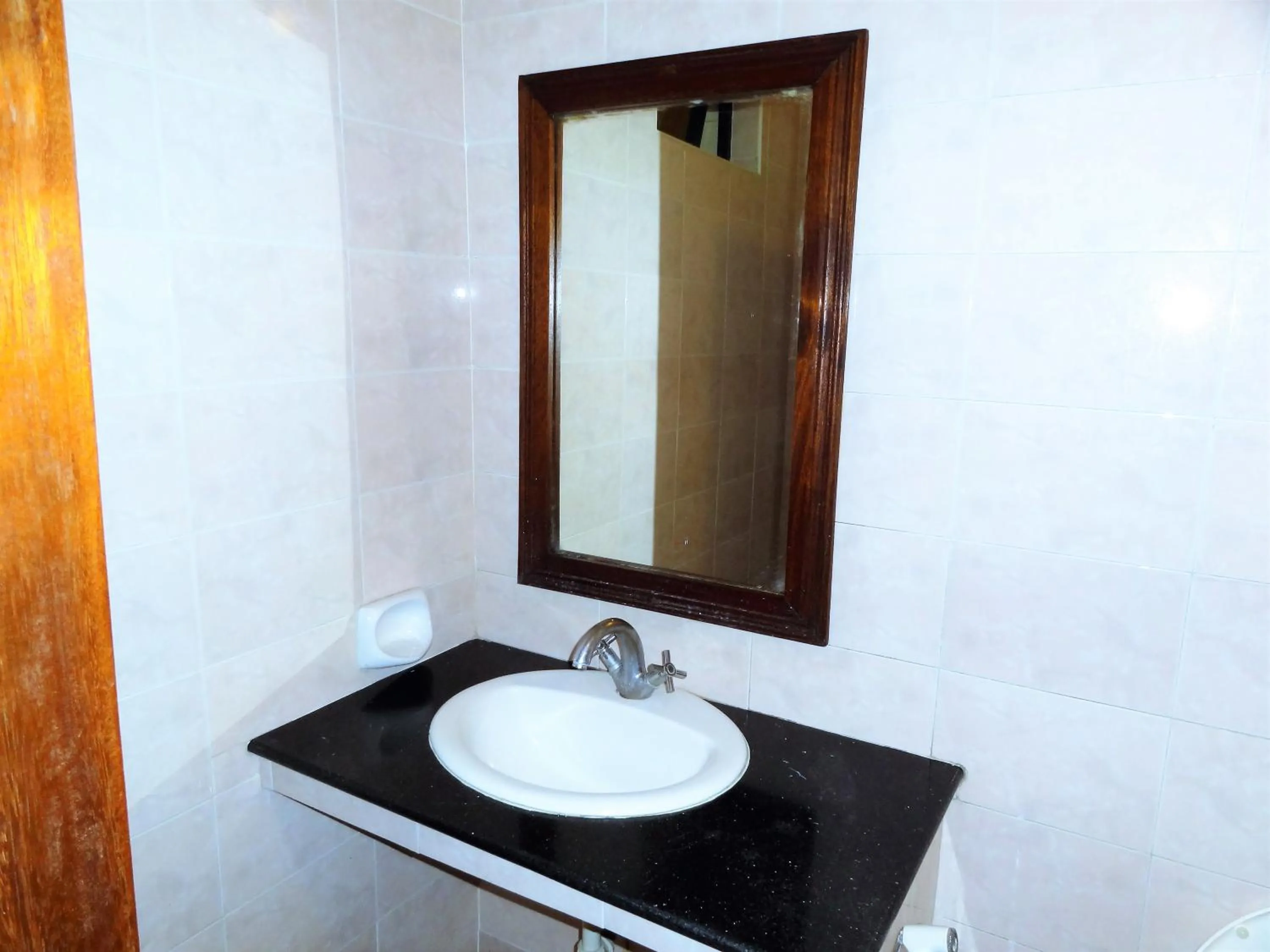 Bathroom in Regency Park Hotel