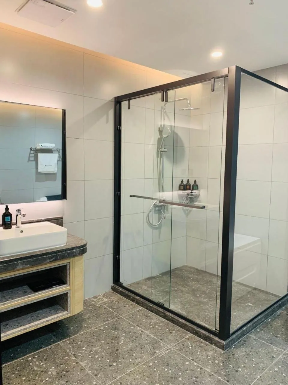 Shower in Fan's Hotel Palo