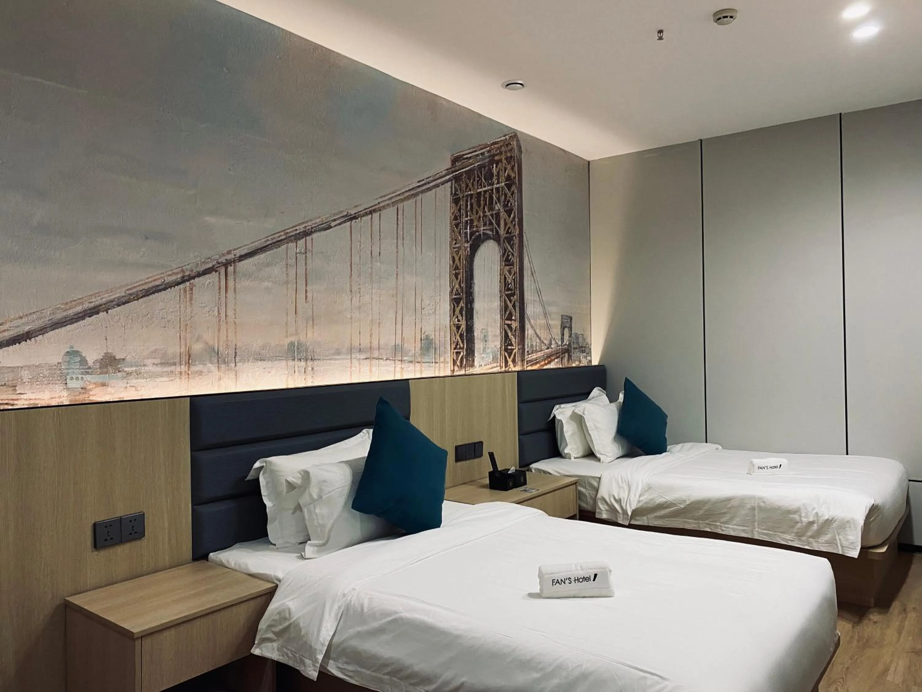 Photo of the whole room, Bed in Fan's Hotel Palo