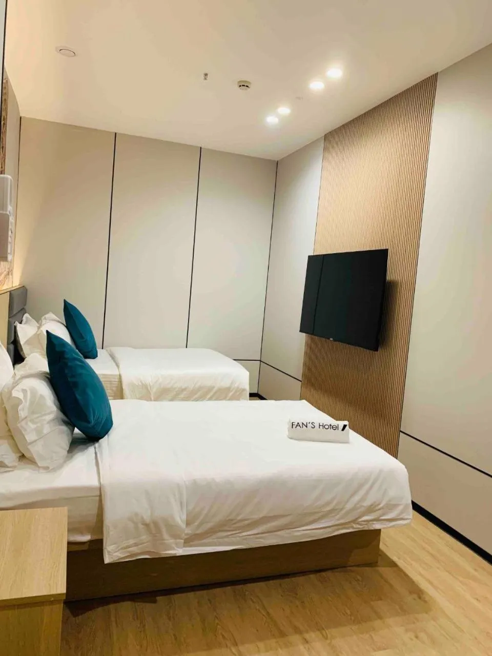 Bedroom, Bed in Fan's Hotel Palo