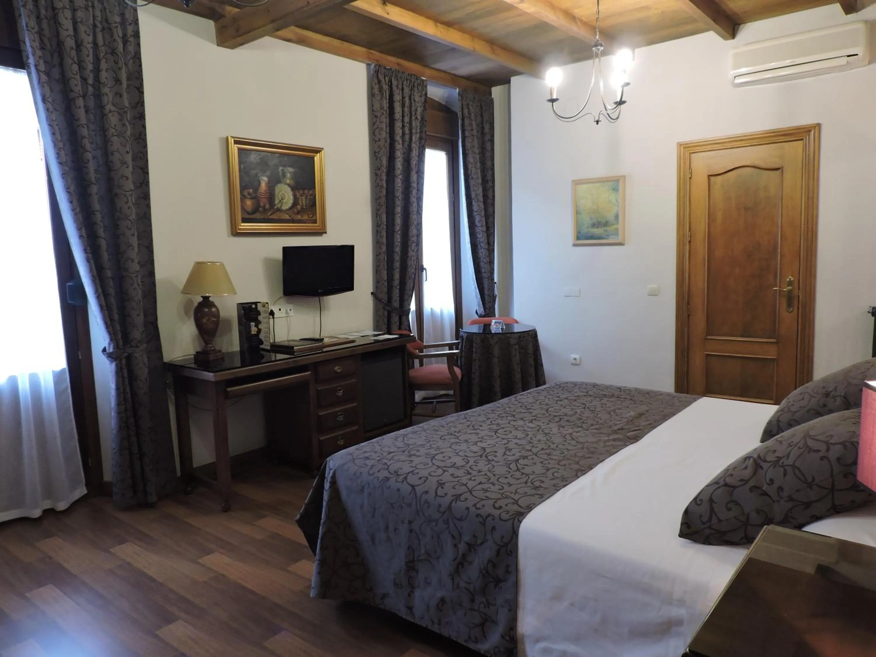 Bedroom, Bed in Hotel Palacio de Oñate