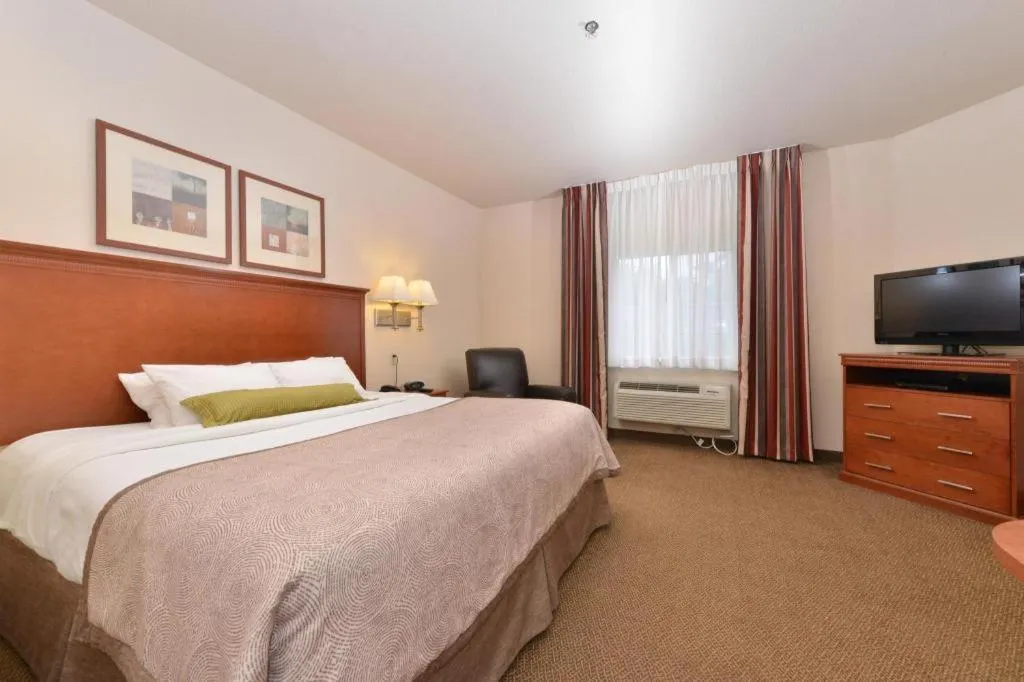 Bed in Candlewood Suites Springfield By IHG