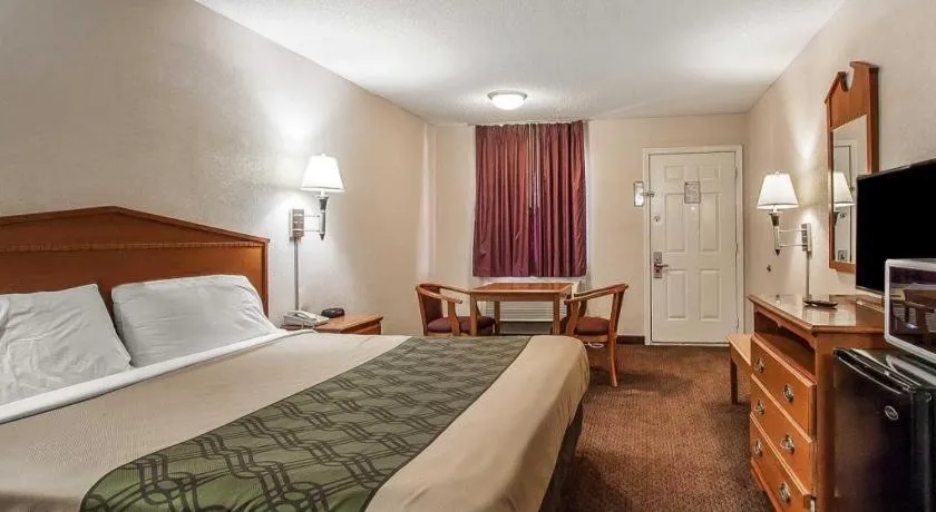 Bed in Quality Inn Brownsville