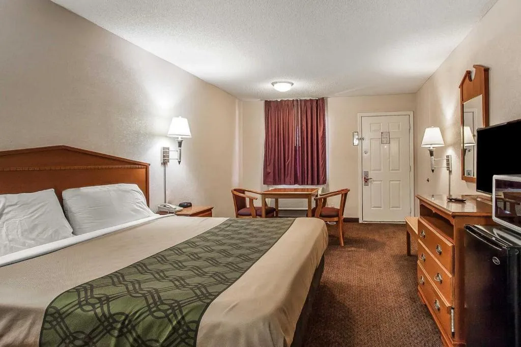 Bed in Quality Inn Brownsville