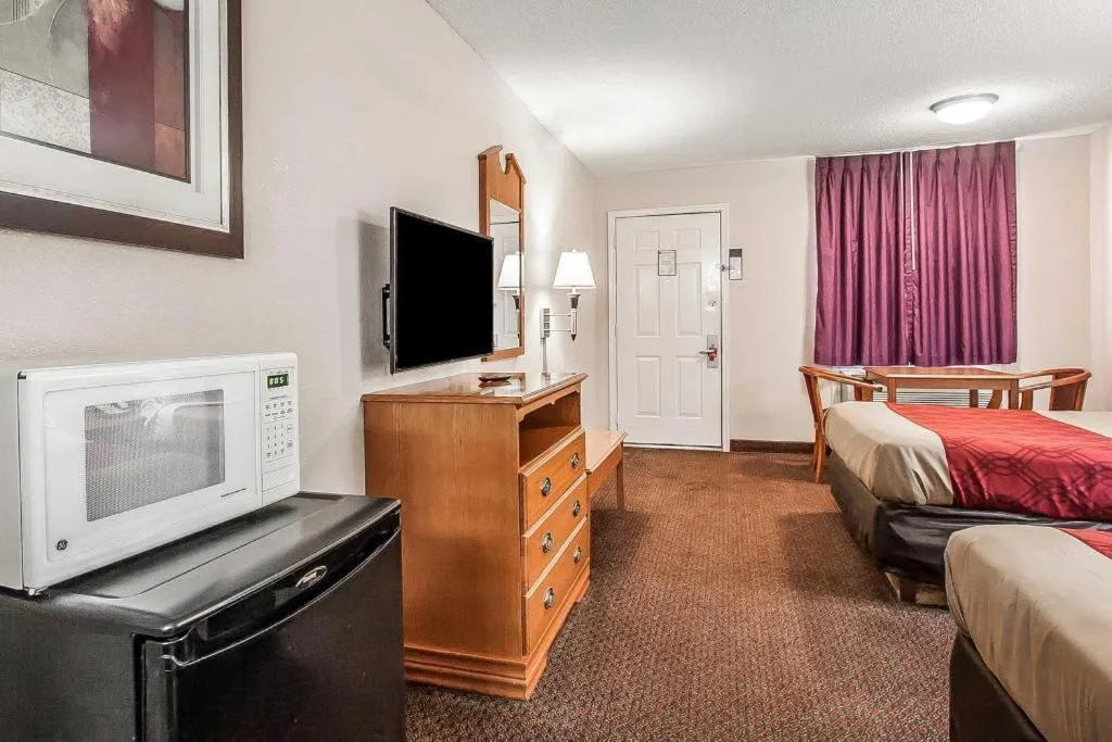 Bed in Quality Inn Brownsville