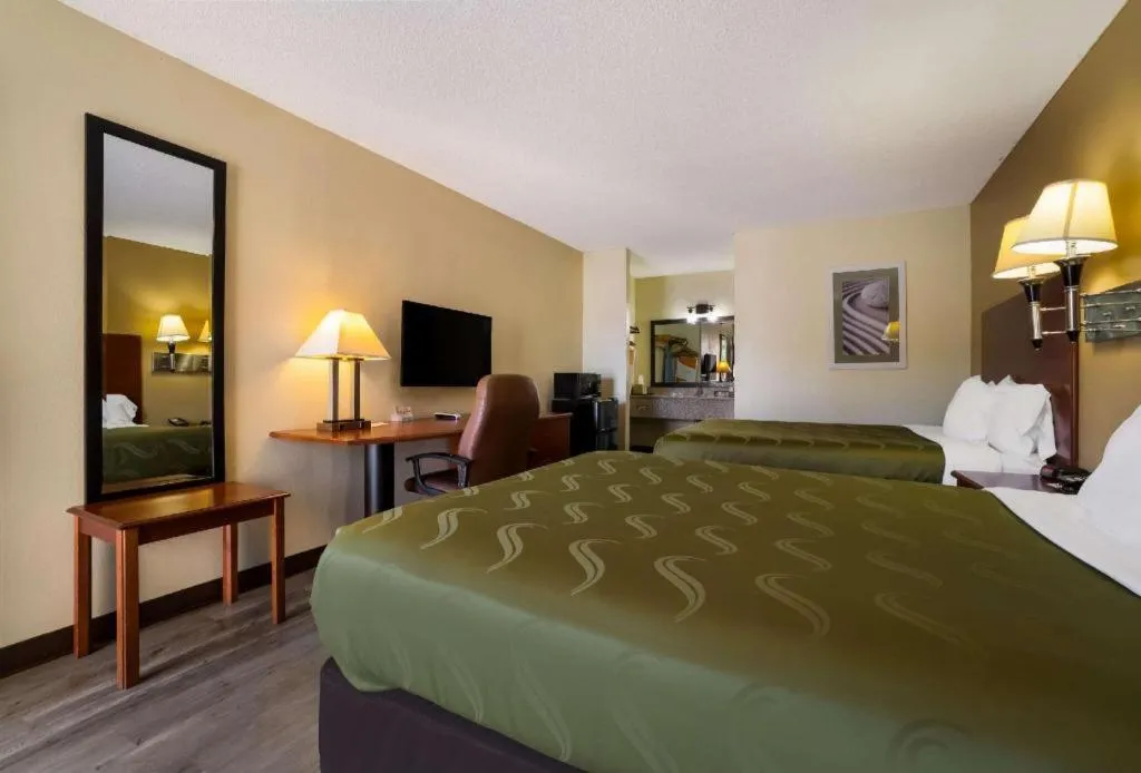 Bed in Quality Inn Brownsville