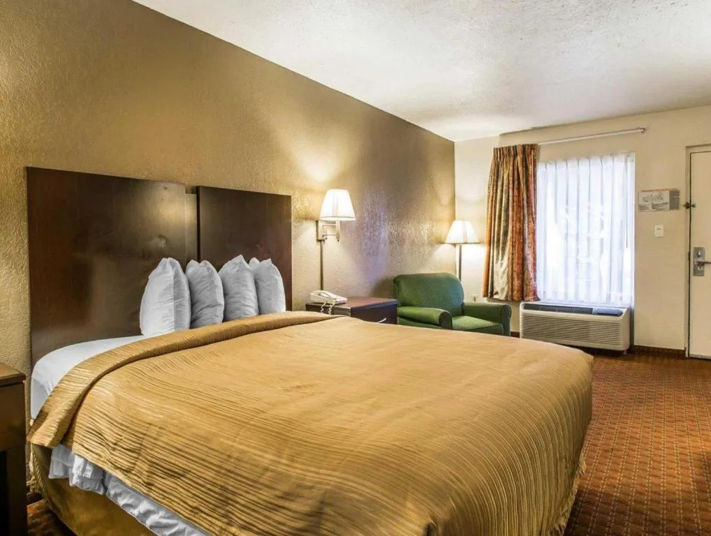 Bed in Quality Inn & Suites near Panama City Beach