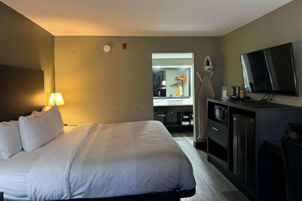 Bed in Quality Inn & Suites near Panama City Beach