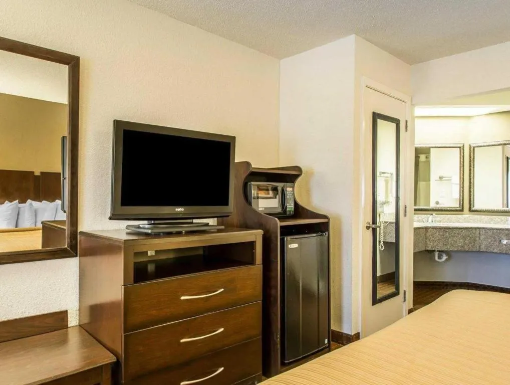 Bed in Quality Inn & Suites near Panama City Beach