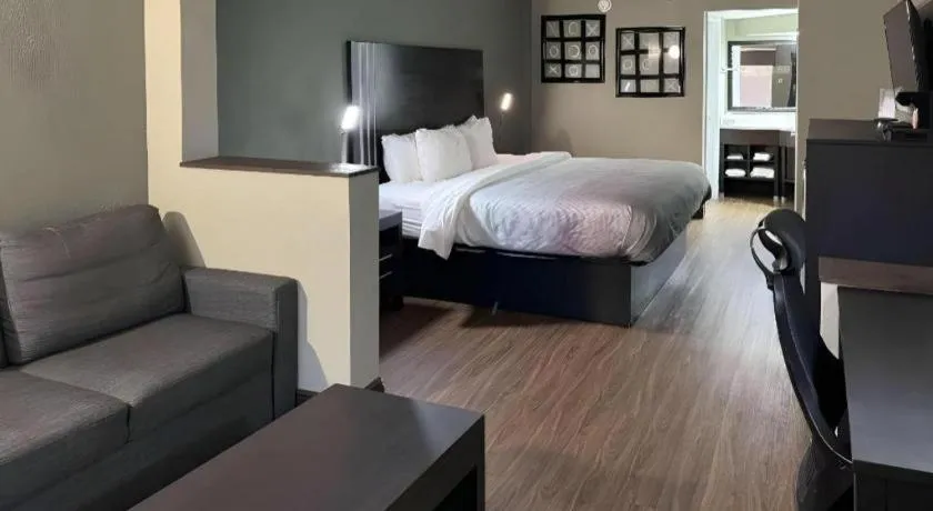 Bed in Quality Inn & Suites near Panama City Beach