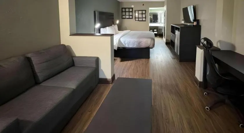 Bed in Quality Inn & Suites near Panama City Beach