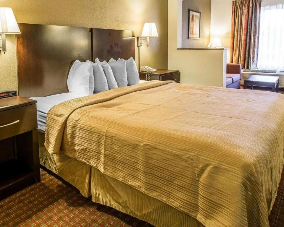 Bed in Quality Inn & Suites near Panama City Beach