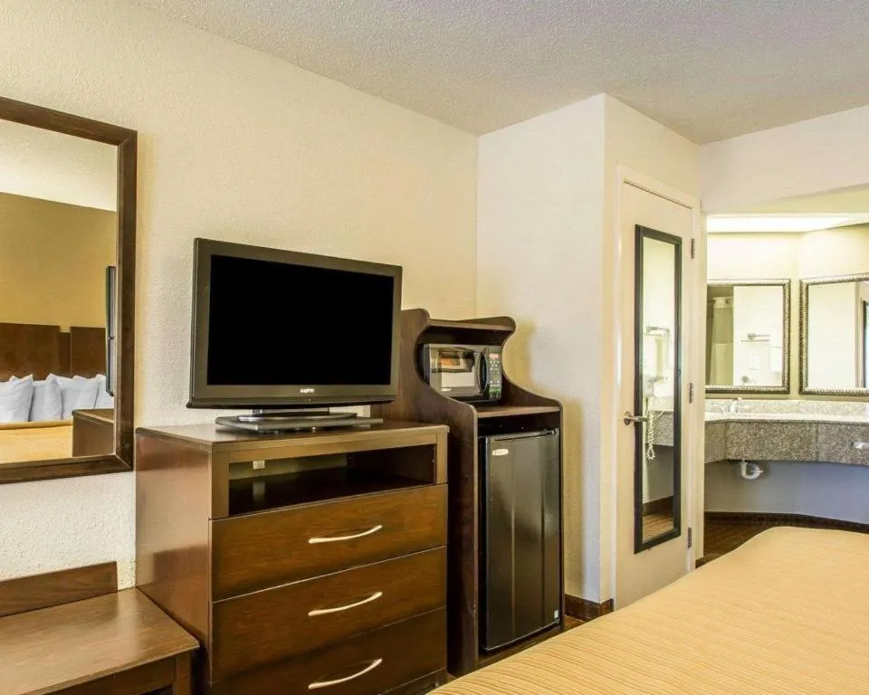 Bed in Quality Inn & Suites near Panama City Beach