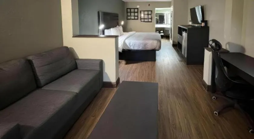 Bed in Quality Inn & Suites near Panama City Beach