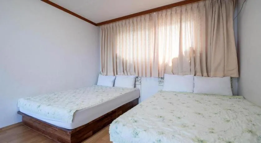 Bed in Gangneung Gyeongpodae Gangneung Motel