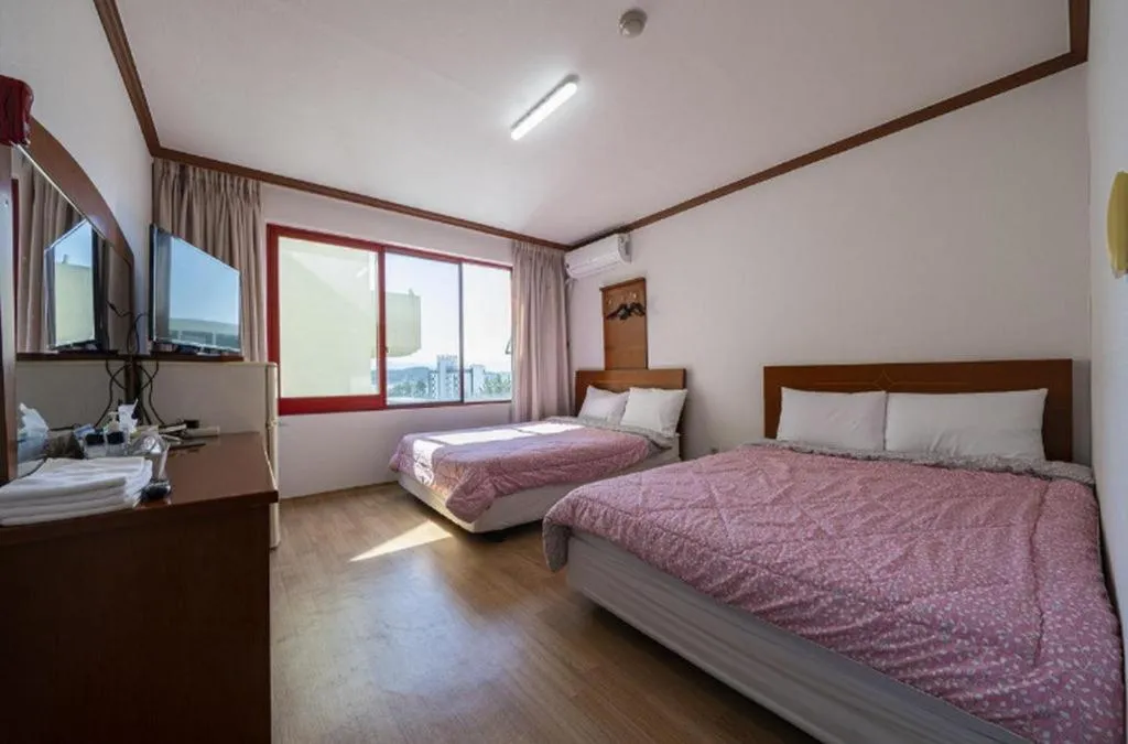 Bed in Gangneung Gyeongpodae Gangneung Motel