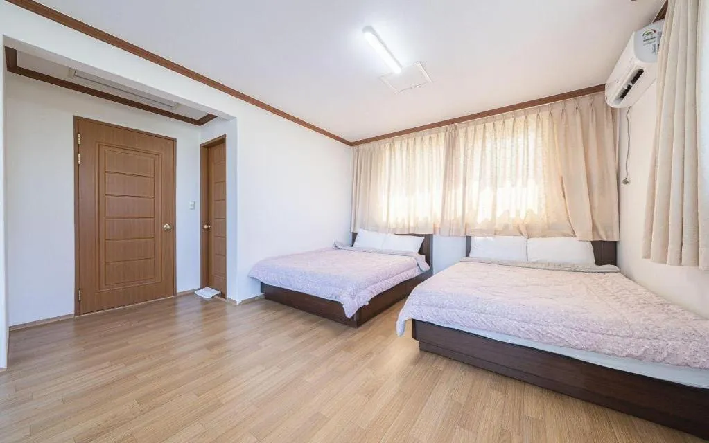 Bed in Gangneung Gyeongpodae Gangneung Motel