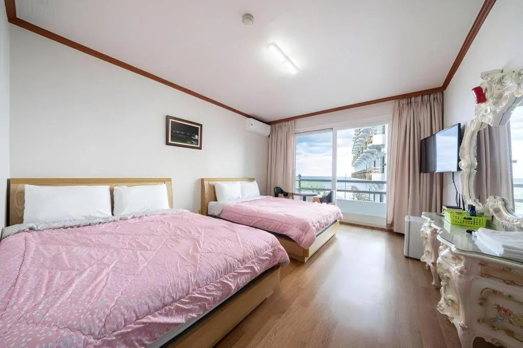 Bed in Gangneung Gyeongpodae Gangneung Motel