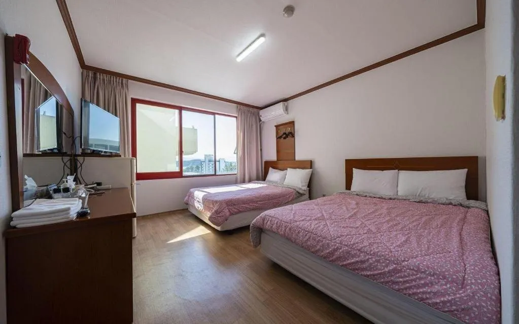 Bed in Gangneung Gyeongpodae Gangneung Motel