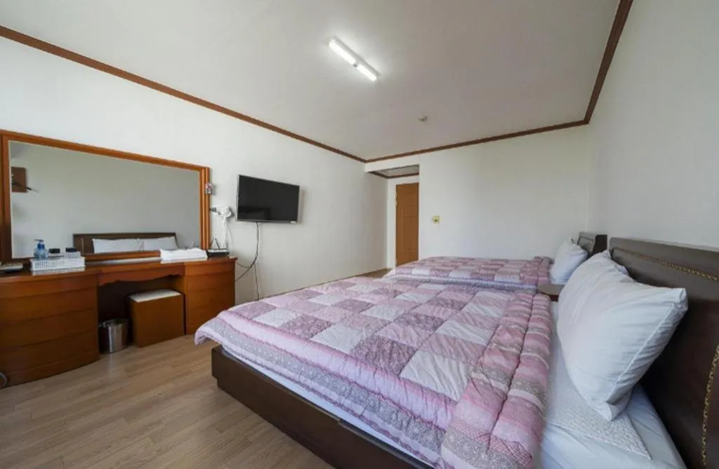 Bed in Gangneung Gyeongpodae Gangneung Motel