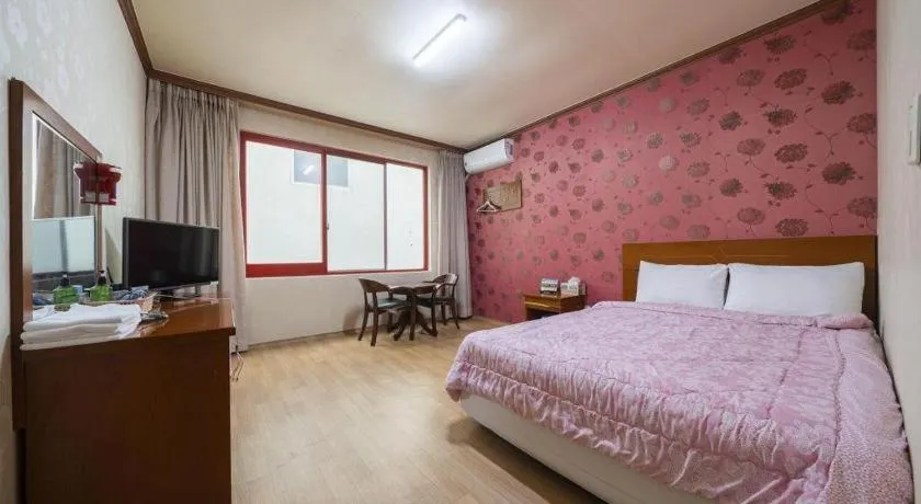 Bed in Gangneung Gyeongpodae Gangneung Motel