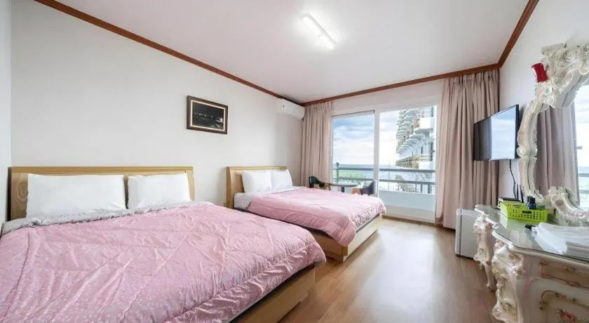 Bed in Gangneung Gyeongpodae Gangneung Motel
