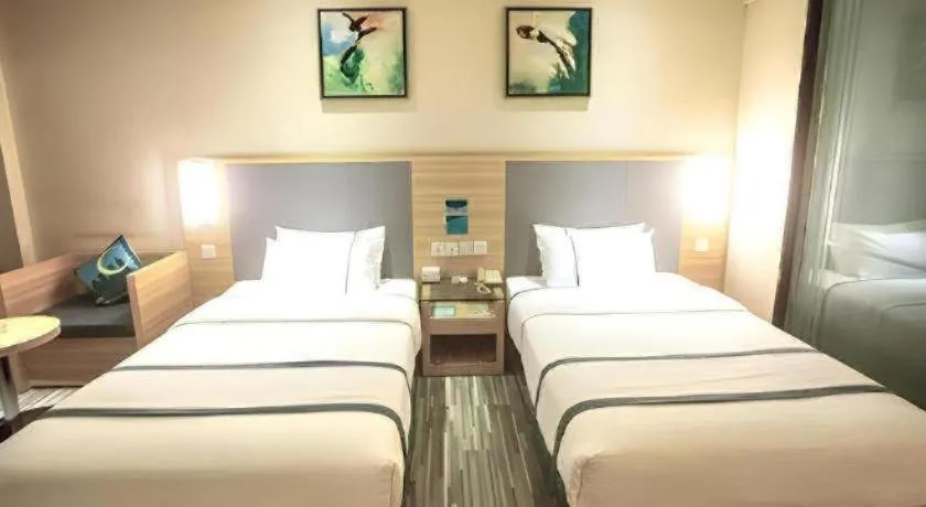 Bed in City Comfort Inn Beihai RT-Mart High Speed Railway Station