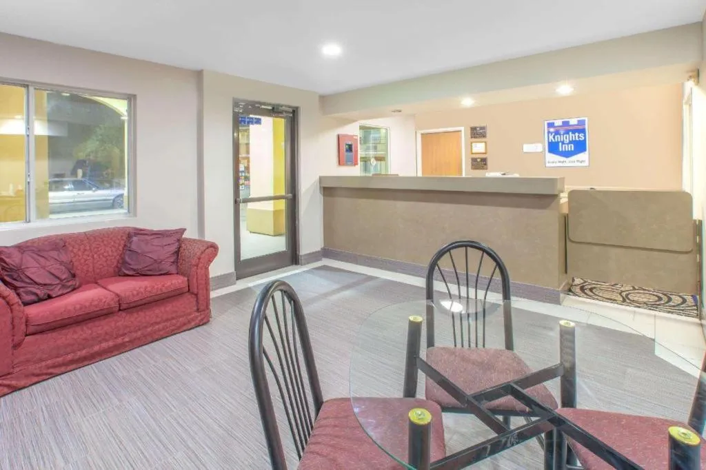 Knights Inn - Forest Hill, TX