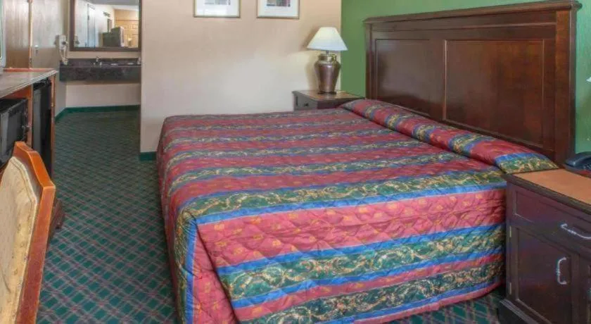 Bed in Knights Inn - Forest Hill, TX