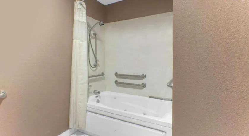 Knights Inn - Forest Hill, TX