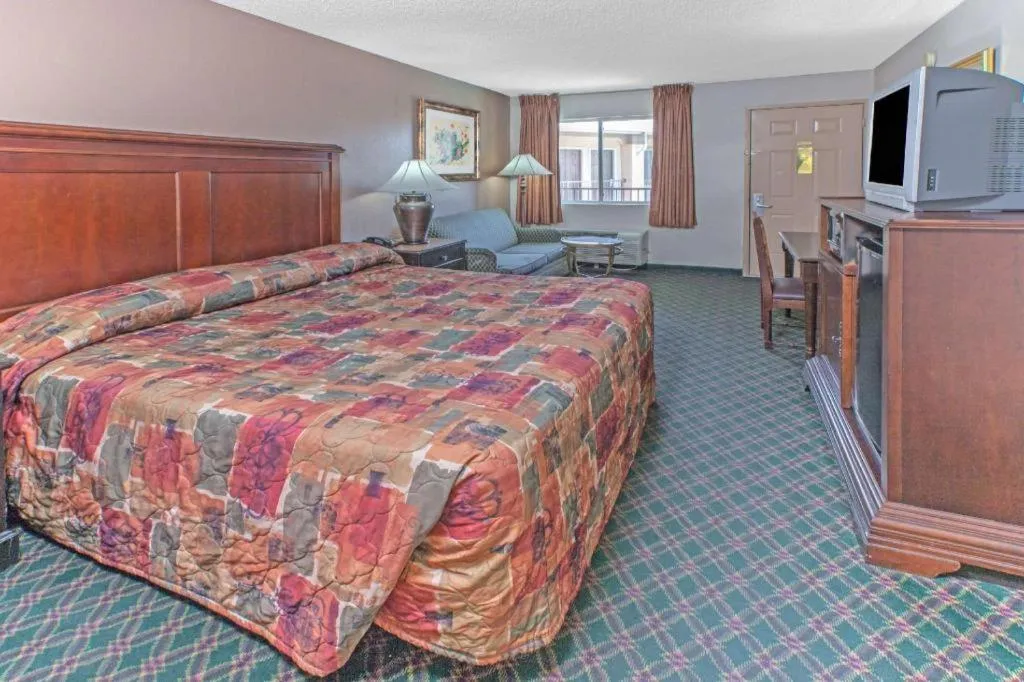 Bed in Knights Inn - Forest Hill, TX