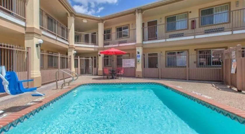 Knights Inn - Forest Hill, TX