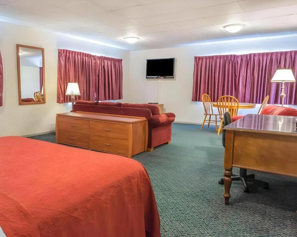 Bed in Quality Inn Royle