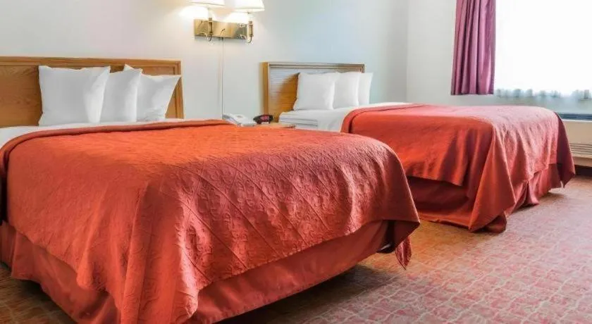 Bed in Quality Inn Royle