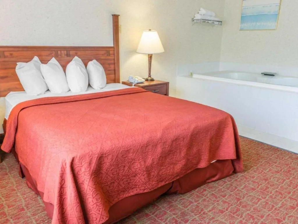 Bed in Quality Inn Royle