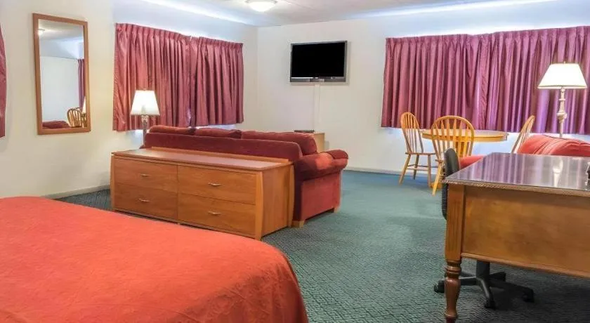 Bed in Quality Inn Royle