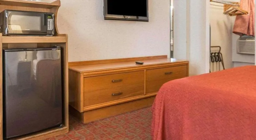 Bed in Quality Inn Royle