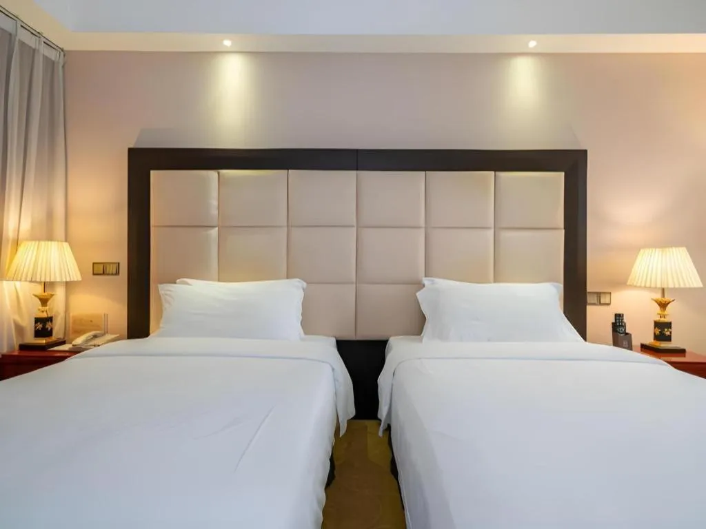 Bed in Shenzhen Bao Yue Hotel