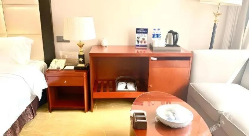 Bed in Shenzhen Bao Yue Hotel