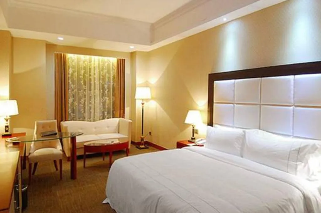 Bed in Shenzhen Bao Yue Hotel