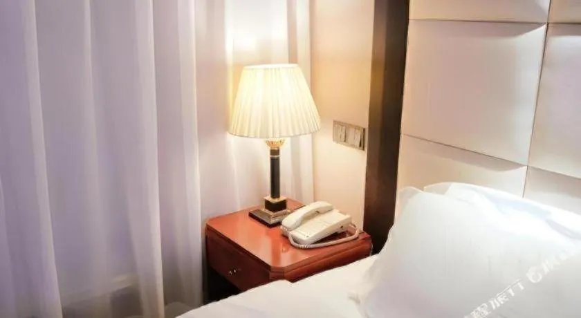 Bed in Shenzhen Bao Yue Hotel