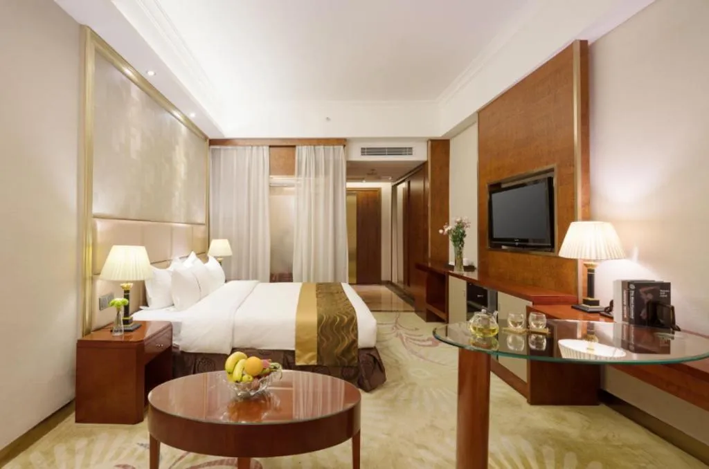 Bed in Shenzhen Bao Yue Hotel