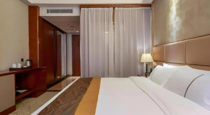 Bed in Shenzhen Bao Yue Hotel