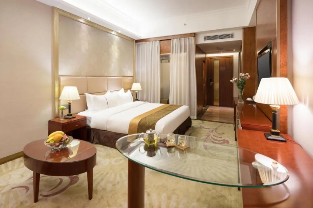 Bed in Shenzhen Bao Yue Hotel