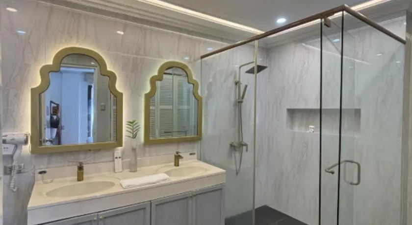 Queen Margarette Hotel