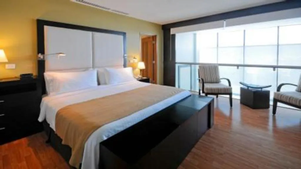 Bed in Holiday Inn Irapuato By IHG