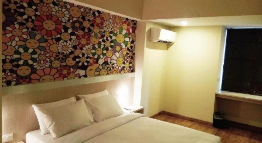 Bed in Nite and Day Batam Jodoh Square