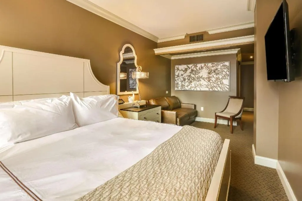 Bed in Curtiss Hotel, Ascend Hotel Collection